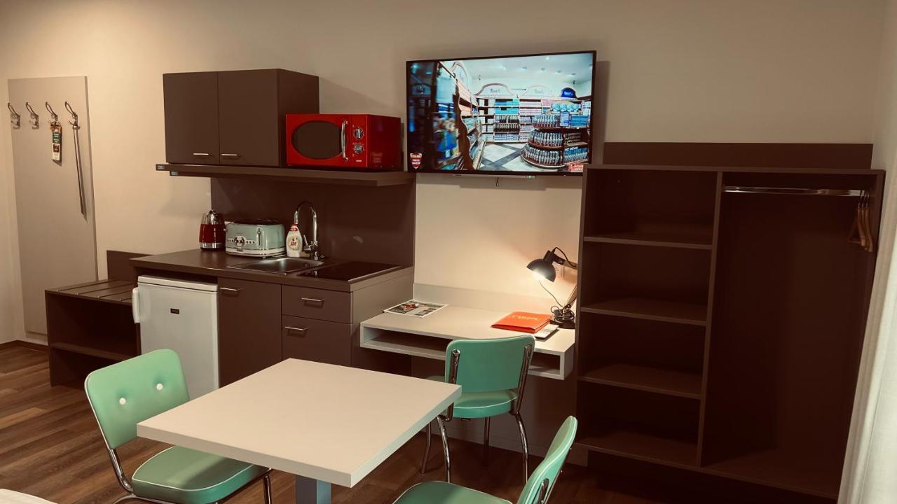 Jukebox Hotel